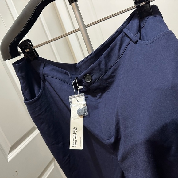 BloomChic Plus Size 3XL Buttoned Waist Solid Cropped Pants us22-24 - Picture 3 of 4